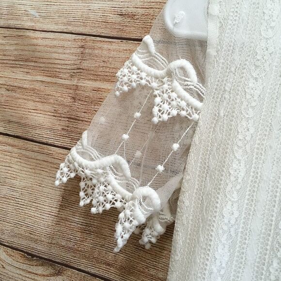 JOURNEY FIVE CROCHETED LACE TOP IN CREAM‎ - Picture 5 of 8